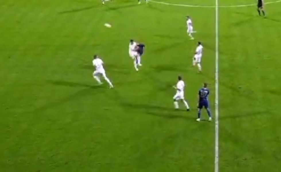 JEZIV SUDAR NA BANOVOM BRDU Fudbalera Čukaričkog Hitna pomoć odvezla sa terena (VIDEO)