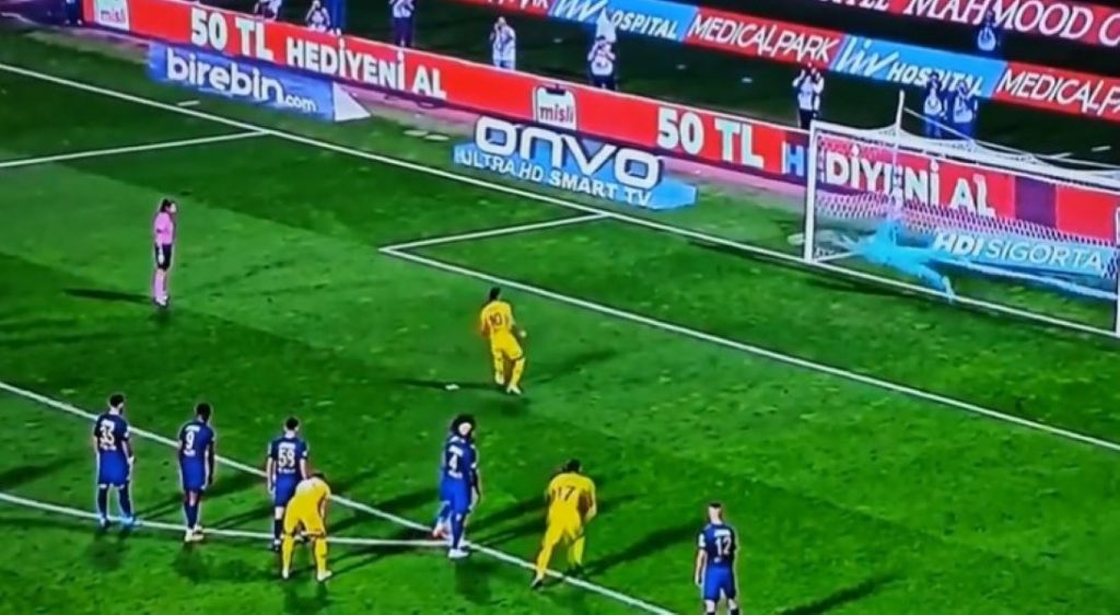Tadić pogotkom „overio“ pobedu Fenerbahčea (VIDEO)
