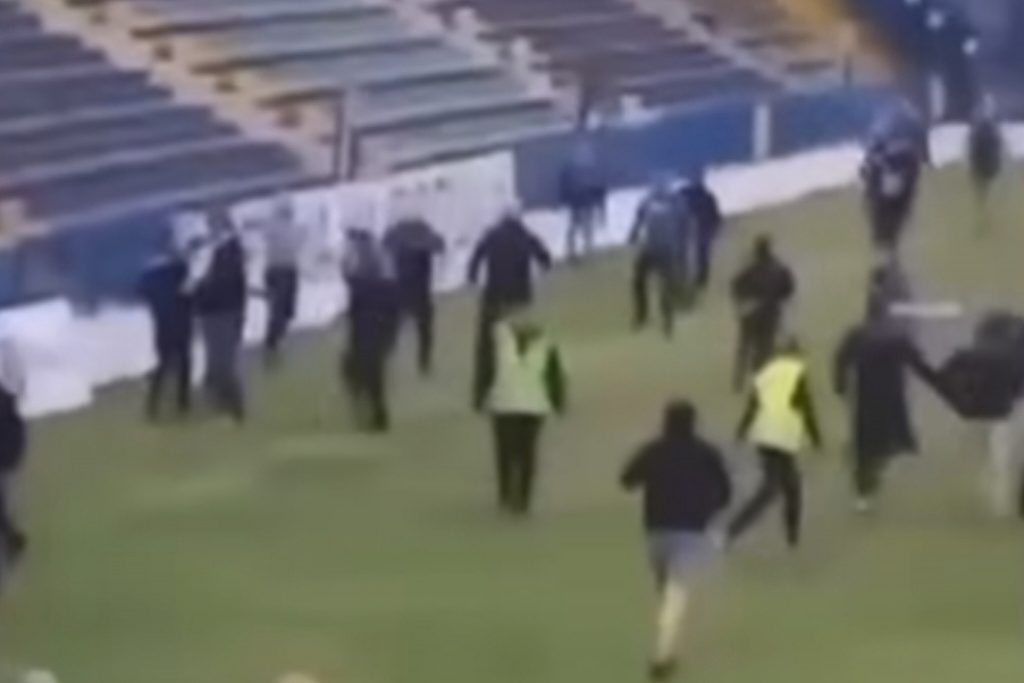 SEVALE PESNICE U SMEDEREVU Makljaža „despota“ i „plave unije“ na terenu (VIDEO)