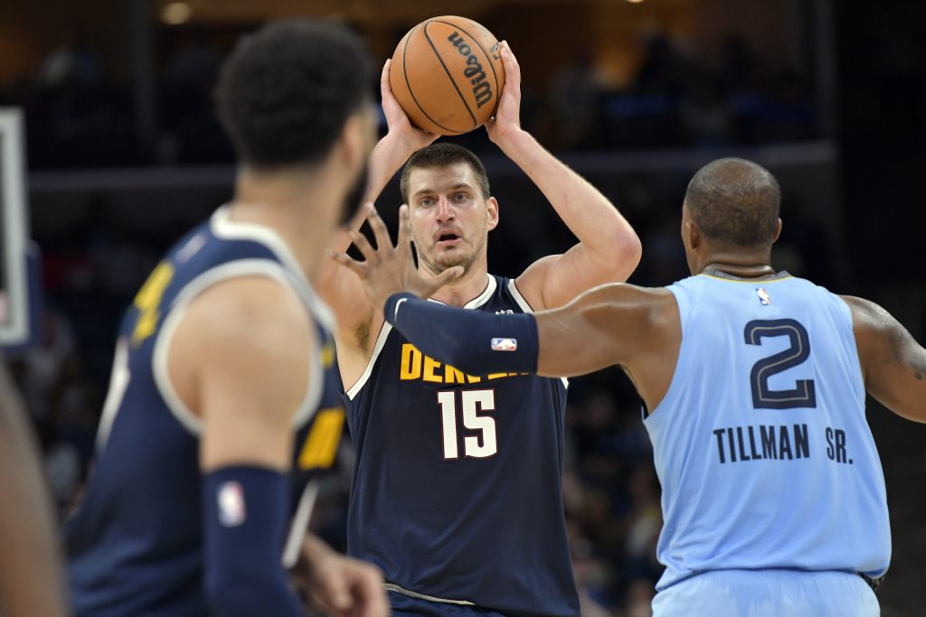 DRAMA U MEMFISU Jokić krenuo sporo, pa završio kao najbolji! Denver do nove pobede posle neizvesne završnice (VIDEO)