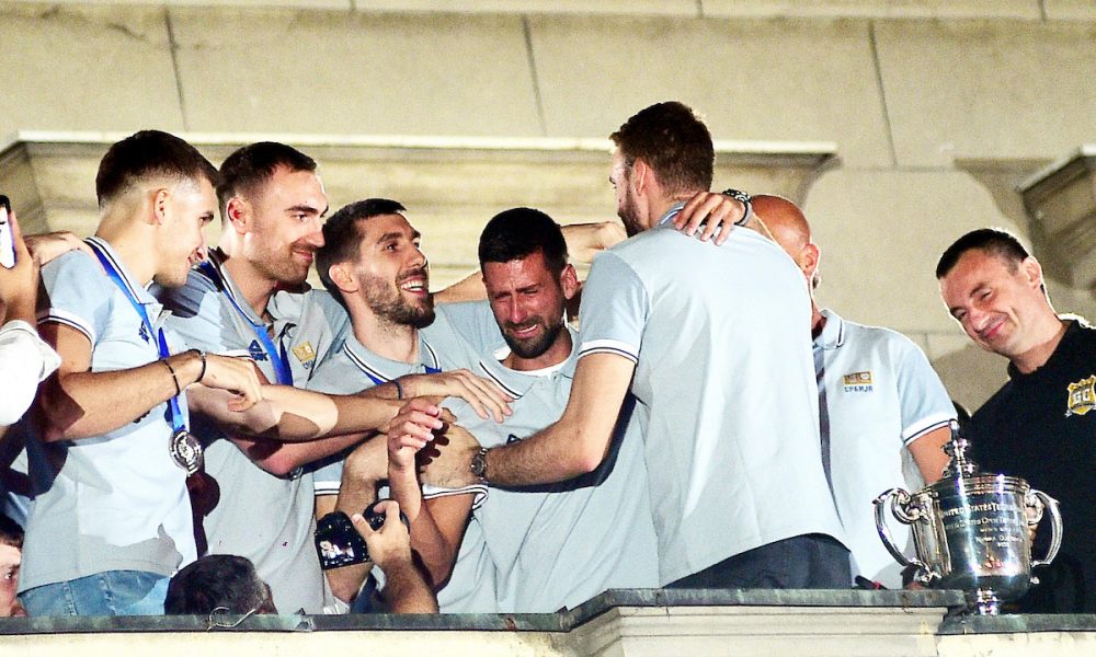 Đoković i Bogdanović zajedno na finalu grčkog plej-ofa – oko njih sve gori u Pireju (VIDEO)