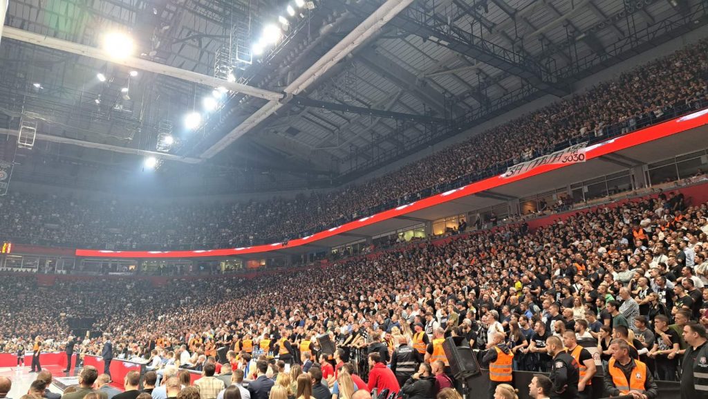 „GROBARI“ REKLI SVOJE Razvijen transparent u vezi sa kartama za „delije“! Evo šta na njemu piše (VIDEO)