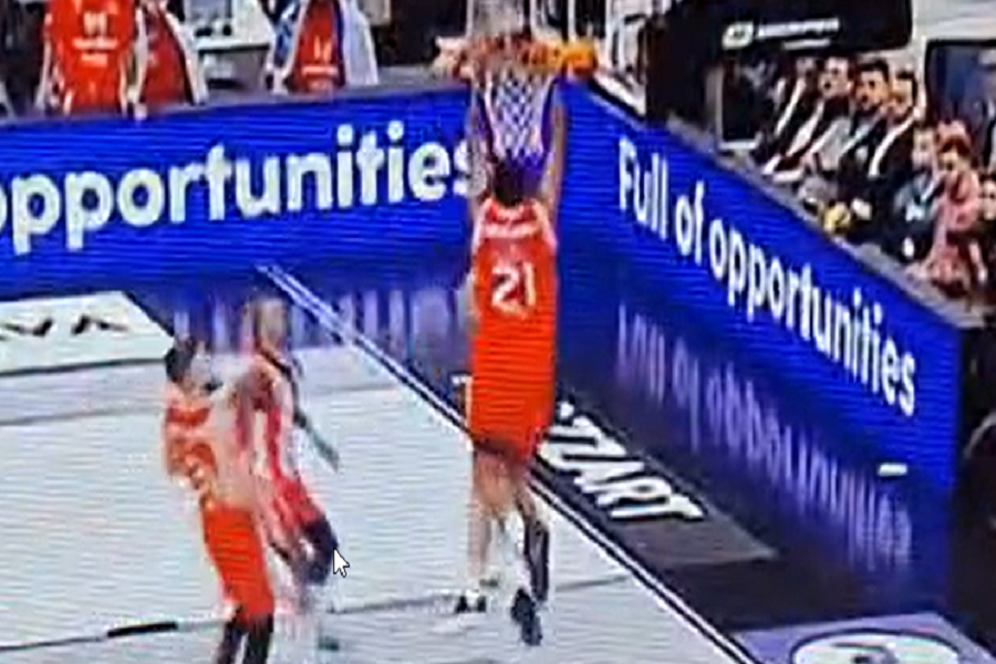 SVE PRŠTI NA TERENU Crveno-beli poveli, Partizan stigao, a onda ali-up Zvezdinih stranaca (VIDEO)