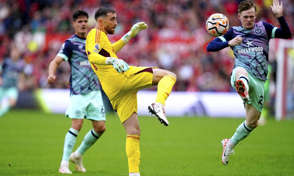 PREMIJER LIGA „Šumarima“ bod sa igračem manje, Brentford ispustio pobedu