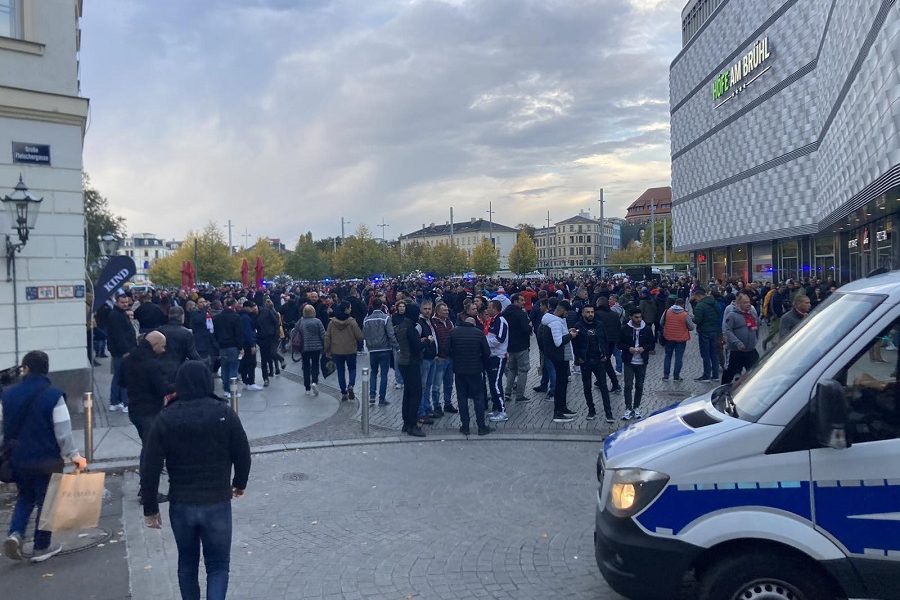MAXBET SPORT NA LICU MESTA Počelo okupljanje „delija“! Lajpcigom se ori „Kosovo je Srbija“ (VIDEO)