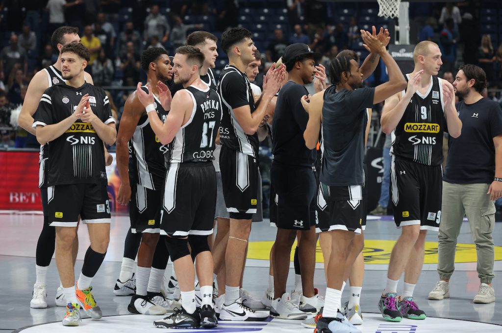 Partizan u Tel Avivu bez jednog igrača! Bio među boljima protiv Mornara, ali ga nema u avionu (VIDEO)