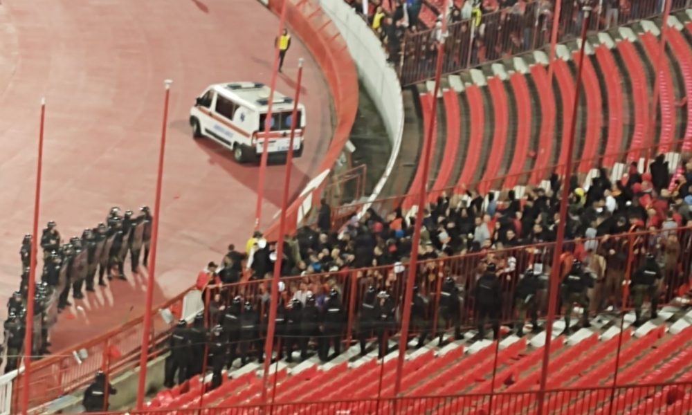 HAOS NA „MARAKANI“ Navijači Crne Gore pokušavaju da sruše ogradu, lome stolice, ušla Žandarmerija (VIDEO)
