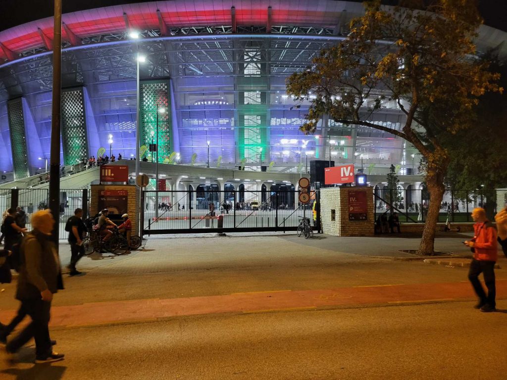 SVE JE SPREMNO ZA SPEKTAKL „Puškaš arena“ puna pola sata pre utakmice (FOTO)