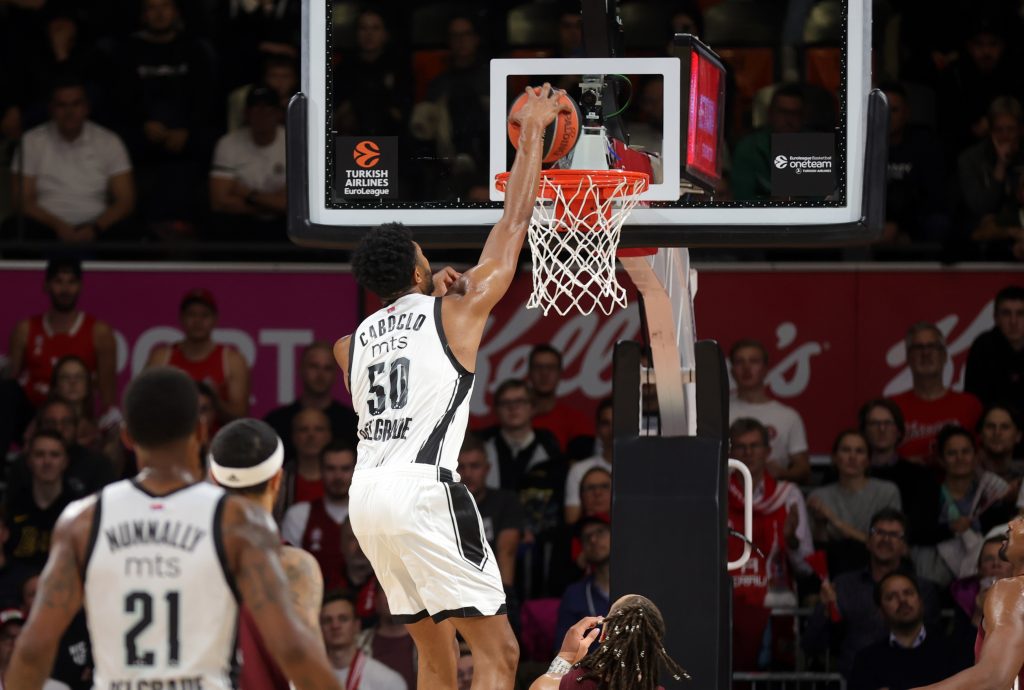 KAKAV DEBI U EVROLIGI Pogledajte kako je Kaboklo vratio Partizan iz ambisa! Možda su crno-beli izgubili utakmicu, ali su dobili centra (VIDEO)