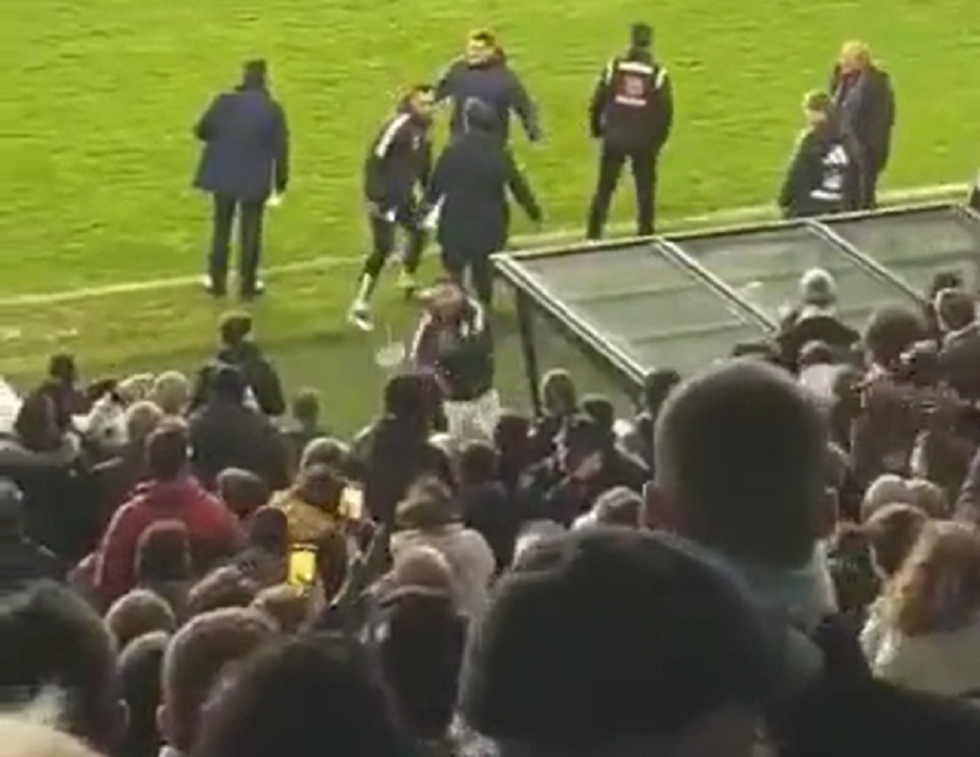 POLUDEO POSLE ODLUKE SUDIJE Legendarni fudbaler Selte srušio VAR opremu posle poništenog penala (VIDEO)