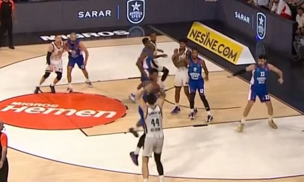 KAMINSKIIIII! Trojka sa zvukom sirene za prednost Partizana od 10 poena razlike! (VIDEO)