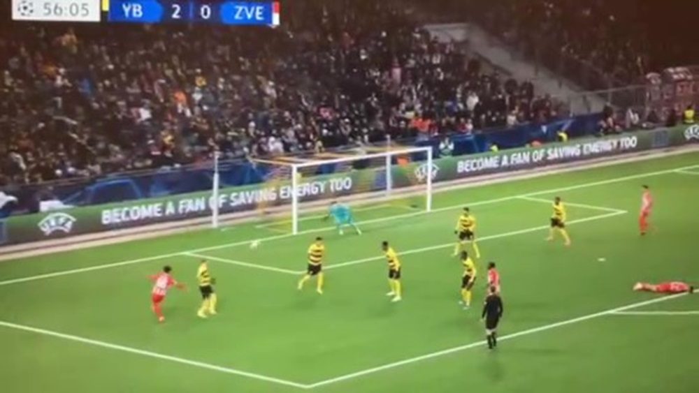 LOPTA PROSTO NEĆE U GOL Stativa Hvanga, pa pokušaji Mijatovića i Krasoa (VIDEO)