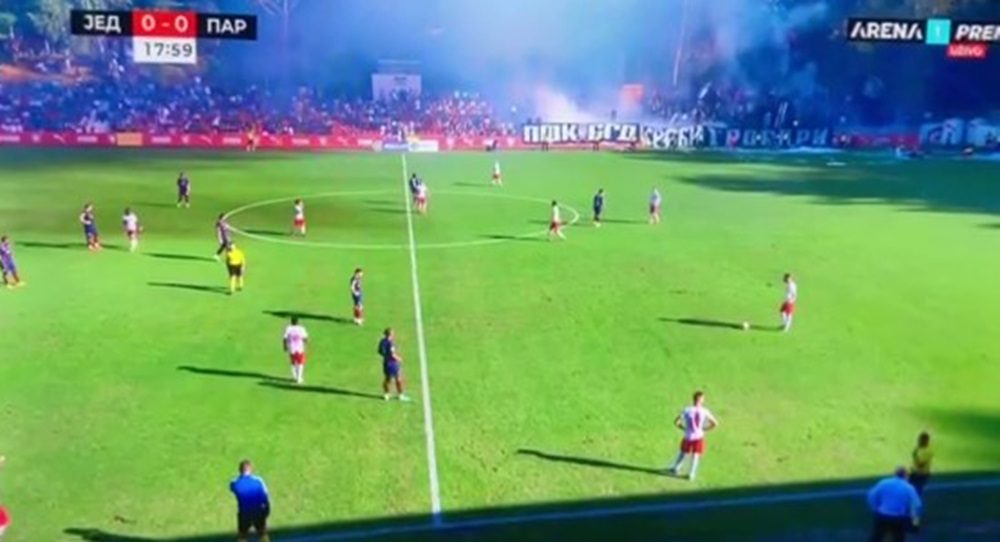 CRNO-BELI IMAJU SVOJ MOMENAT Podrška Partizanovih pristalica na gostovanju Jedinstvu (VIDEO)