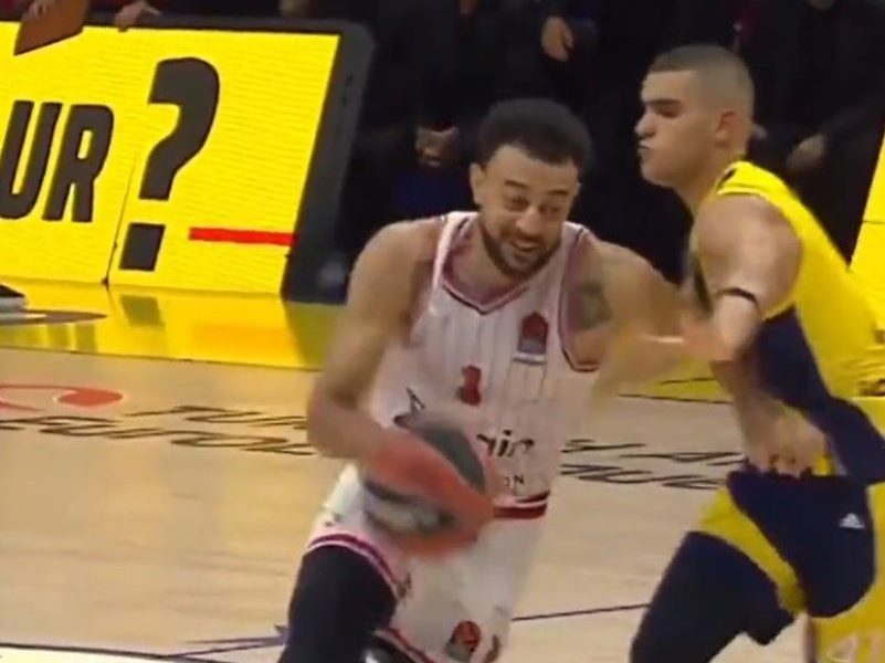 BESNI U OLIMPIJAKOSU: Sudije su odlučile meč u Istanbulu (VIDEO)