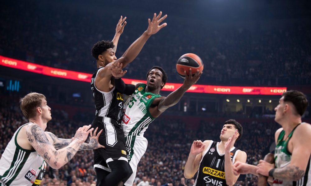 RAZIGRAO SE PARTIZAN Kucanje Smailagića, crno-beli vode na poluvremenu!