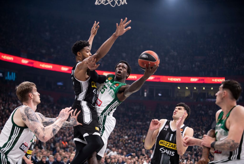 RAZIGRAO SE PARTIZAN Kucanje Smailagića, crno-beli vode na poluvremenu!
