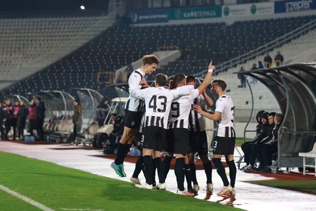 SA OVAKVOM DECOM NEMA ZIME ZA CRNO-BELE Verovali smo u prolaz jer mi smo Partizan!