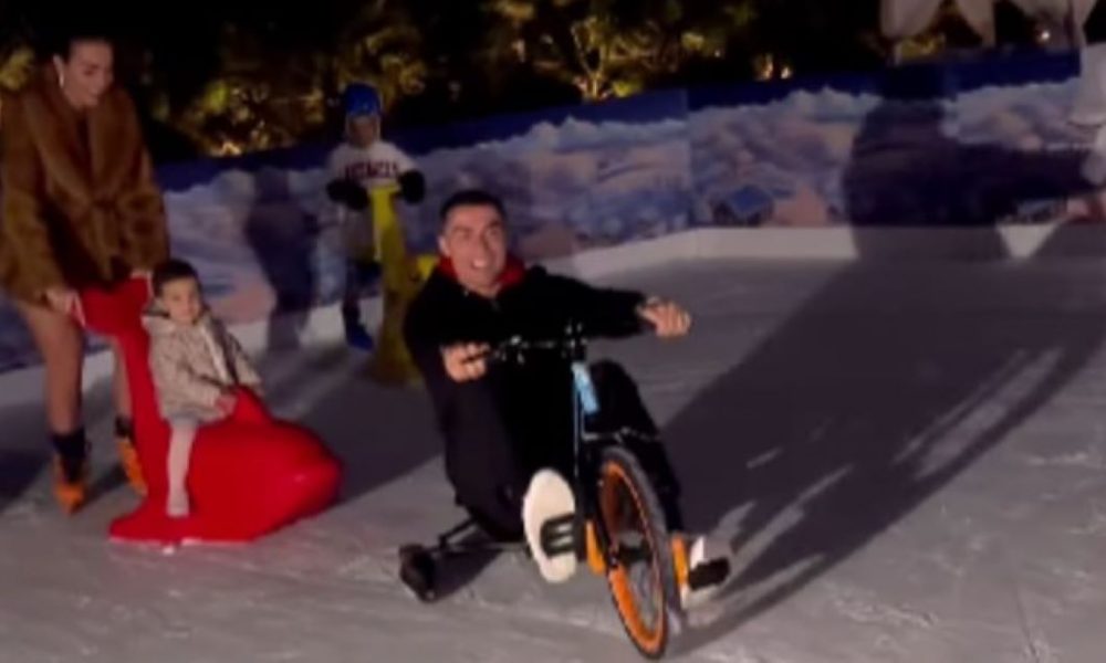 ŠTA RADI RONALDO KAD NE IGRA FUDBAL? Dobro se zabavlja sa decom i vozi tricikl (VIDEO)