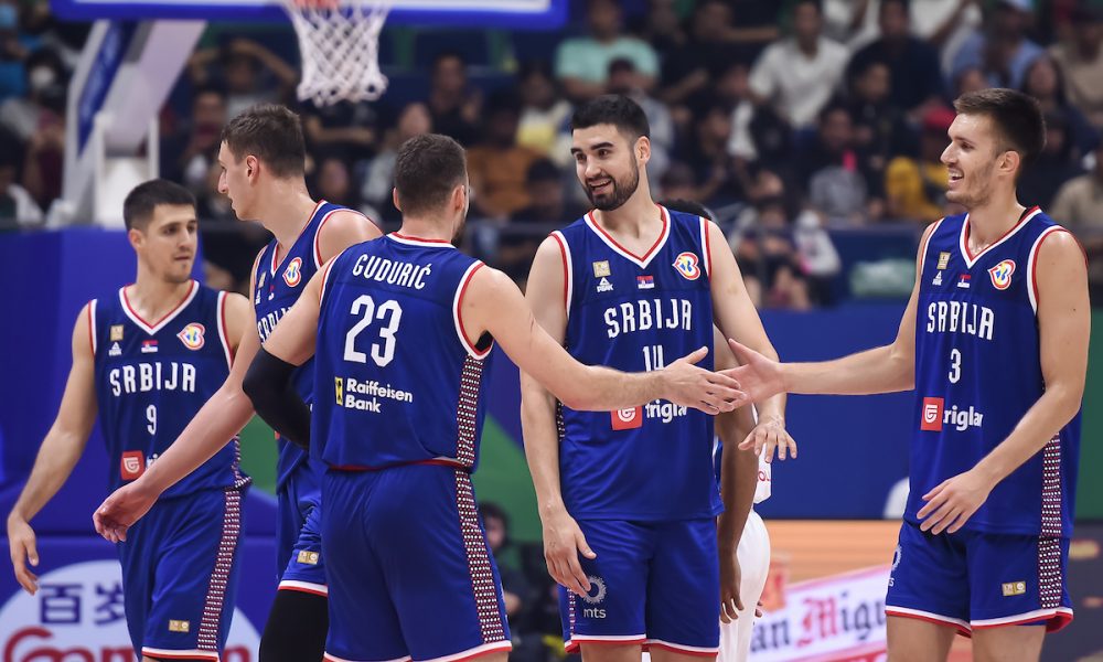 ČLAN ŠAMPIONSKE GENERACIJE ZVEZDE „ZAPALIO FITILJ“: Informacija iz kluba je da se prati stanje oko ova dva reprezentativca Srbije (VIDEO)