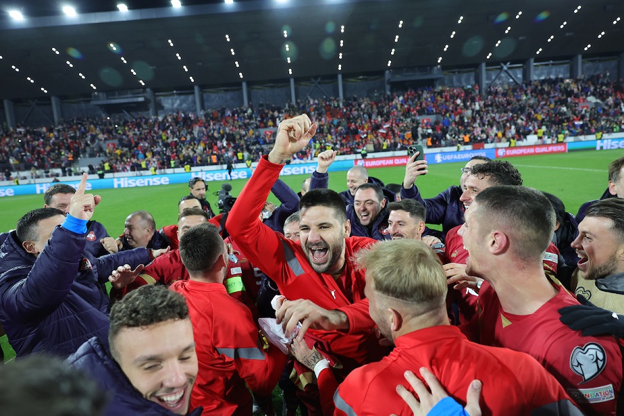 TRADICIONALNA PROSLAVA Mitrović na dobro poznat način obeležio plasman na EP (FOTO)