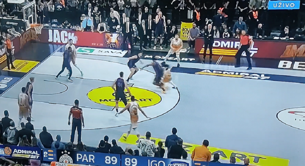 POSLE DRAME U HUMSKOJ, DRAMA I U ARENI Partizan je sad izgubio, pogledajte koš Mudija preko Ledeja za pobedu Igokee (VIDEO)