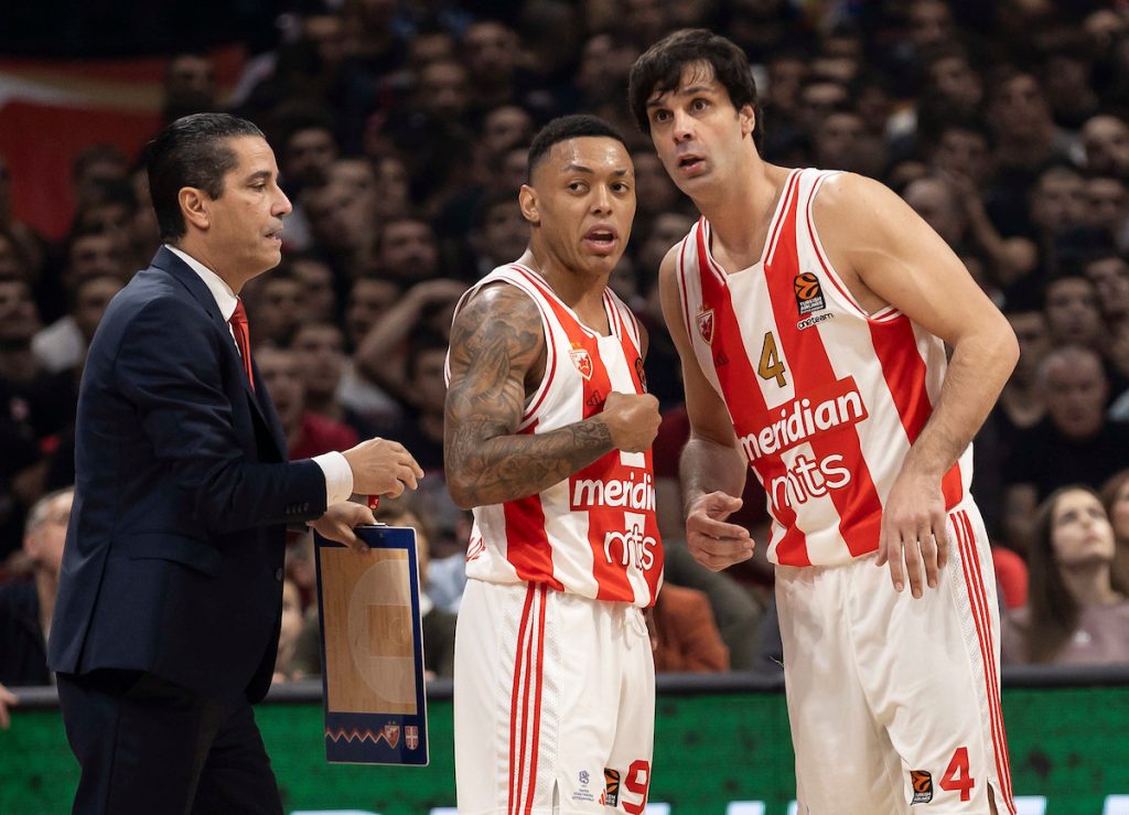 POLUVREME ZA PRIMER Zvezda „gazi“ Fenerbahče, domaćin sa „+19“ otišao na pauzu (VIDEO)