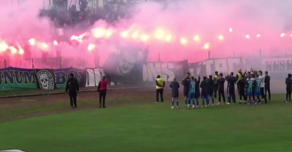 PREKID U ZEMUNU Domaći navijači skinuli šal sa gola, igrači Rada napustili teren (VIDEO)
