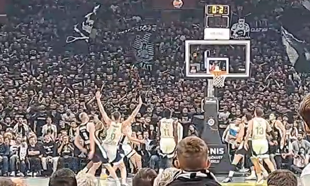 SMAJLI SA ZVUKOM SIRENE Koš koji je podigao „grobare“ na noge (VIDEO)