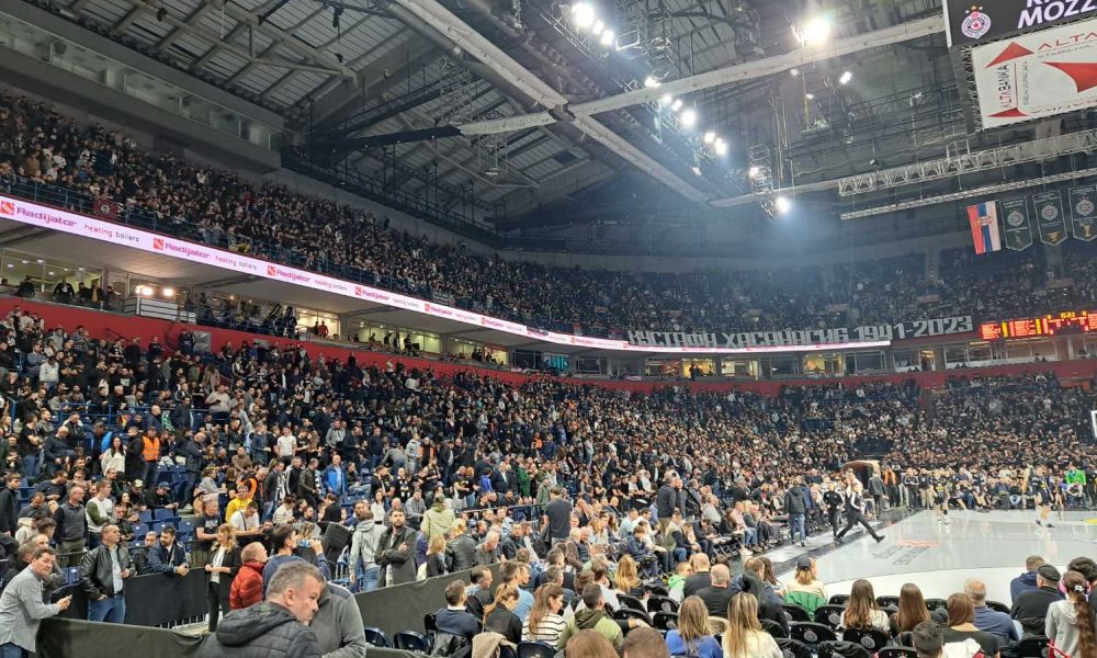 „ARENA“ NIJE PUNA Ovako izgledaju tribine 15 minuta pred utakmicu Partizan – Alba (VIDEO)