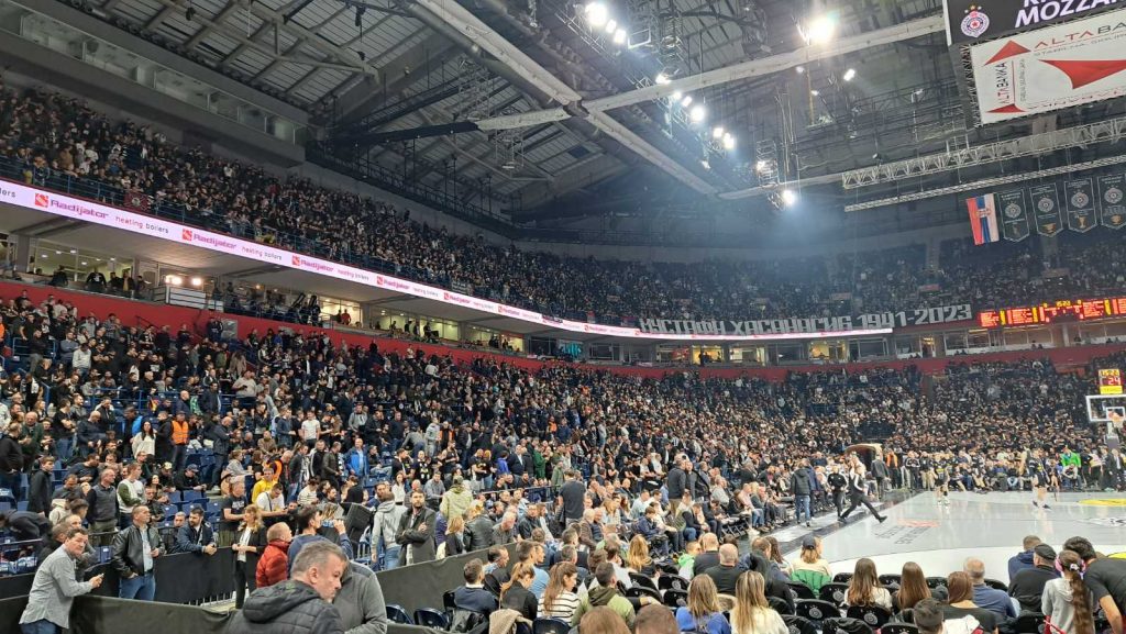 „ARENA“ NIJE PUNA Ovako izgledaju tribine 15 minuta pred utakmicu Partizan – Alba (VIDEO)