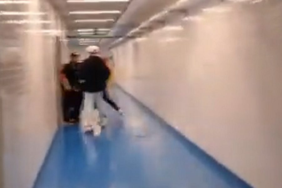 LUDILO U BRAZILU Sportski direktor Korintijansa sa saradnicima pokušao da provali u VAR sobu! (VIDEO)