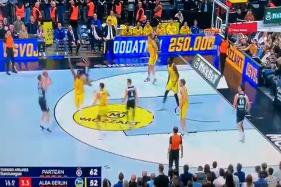 EKSPLOZIJA Anđušić trojkom zapalio Arenu, Partizan konačno lomi otpor Albe (VIDEO)