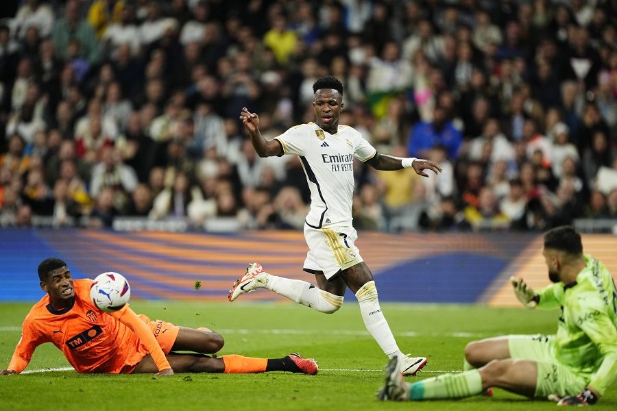 LA LIGA Real igrao sambu na „Bernabeu“! Vinisijus i Rodrigo razbili Valensiju (VIDEO)