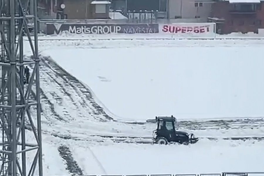 VEĆ VIĐENO Ivanjica pod snegom, odložen meč Javor – Voždovac… da li će da se igra u ponedeljak?! (VIDEO)