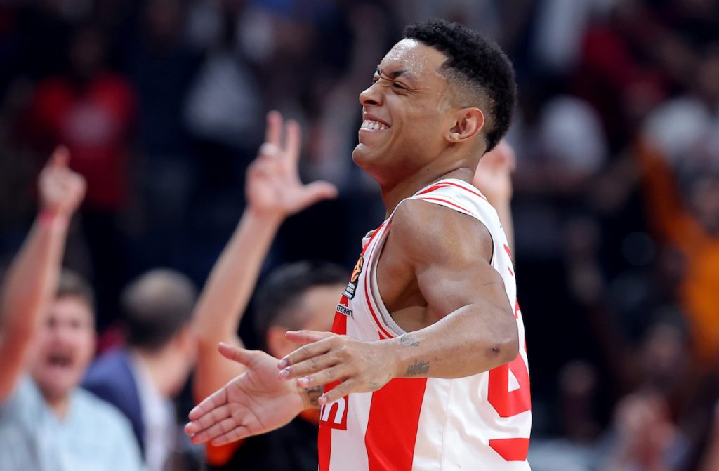 NEMA VEZE ŠTO JEDAN IGRA ZA PARTIZAN, A DRUGI ZA ZVEZDU Saldanja se javio posle trojke Jaga protiv Bajerna (VIDEO)