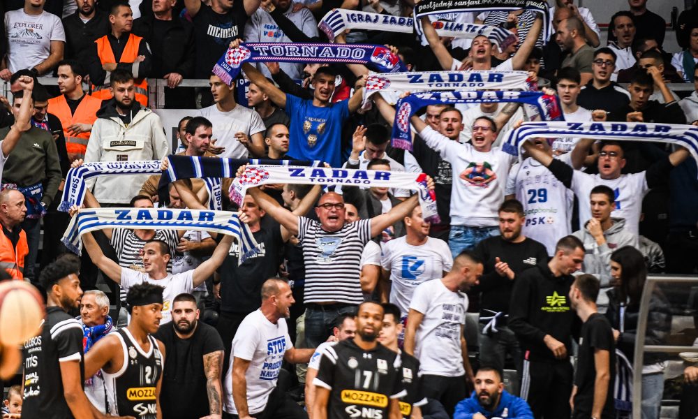 SKANDAL Aplaudirali Željku, pa razvili ustašku zastavu! Ovo sad već postaje normalno u Zadru (FOTO)