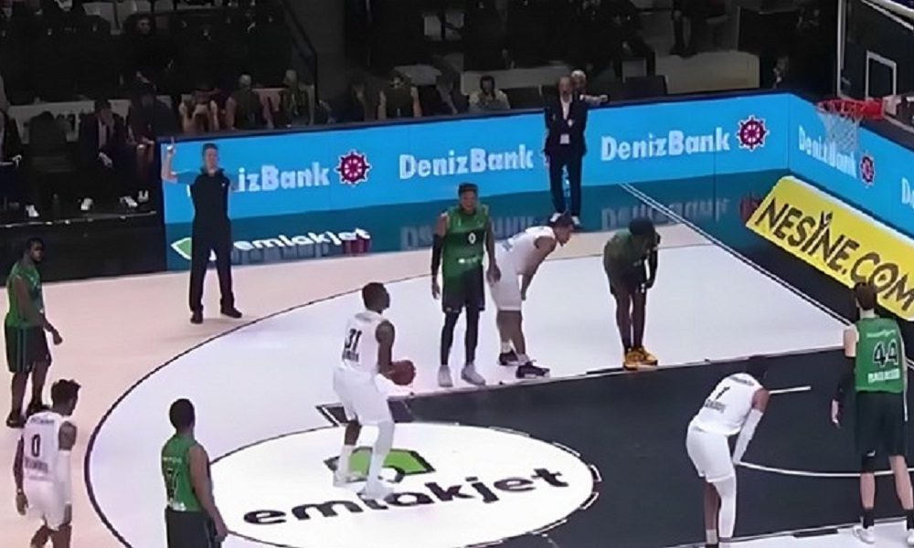 ČOVEČE, ŠTA TRENIRAŠ? Ovo niste nikada pre videli! Stao je na liniju slobodnih bacanja i… (VIDEO)