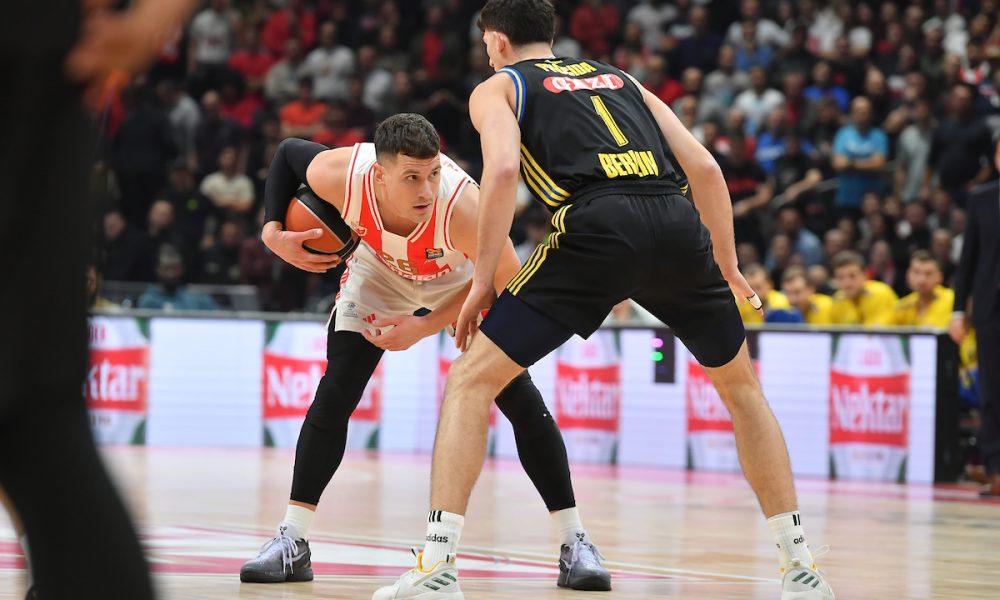 ZVEZDA KONTROLIŠE UTAKMICU Crveno-beli sa „+9“ na pauzi protiv Albe (VIDEO)