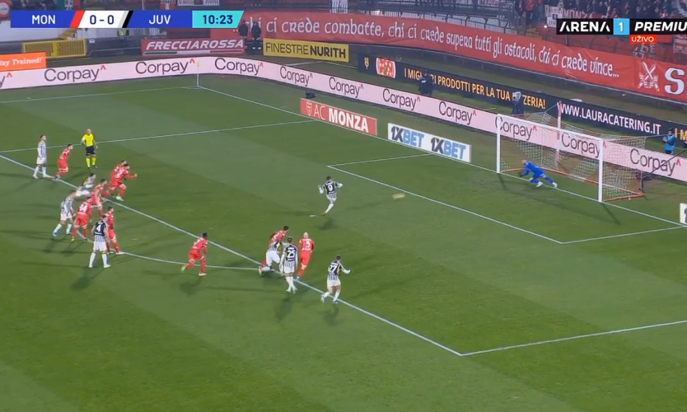 KAKAV MALER Vlahović promašio s bele tačke, pa i iz odbitka! Srećom po Juve, Rabio je već iz narednog kornera pogodio (VIDEO)
