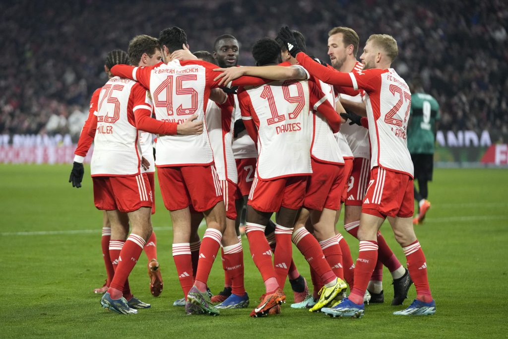 DERBI SAMO NA PAPIRU Bajern zgromio Štutgart i nastavio poteru za Leverkuzenom