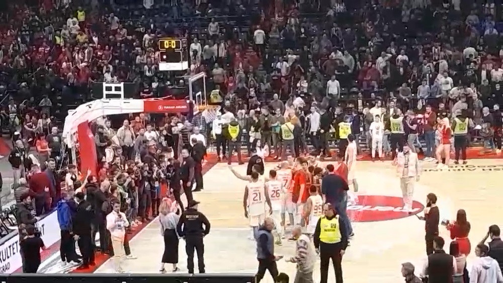 KAKO JE LEPO KAD SE POBEDI Zvezdini navijači u transu napuštaju Arenu, trubači doprineli atmosferi (VIDEO)