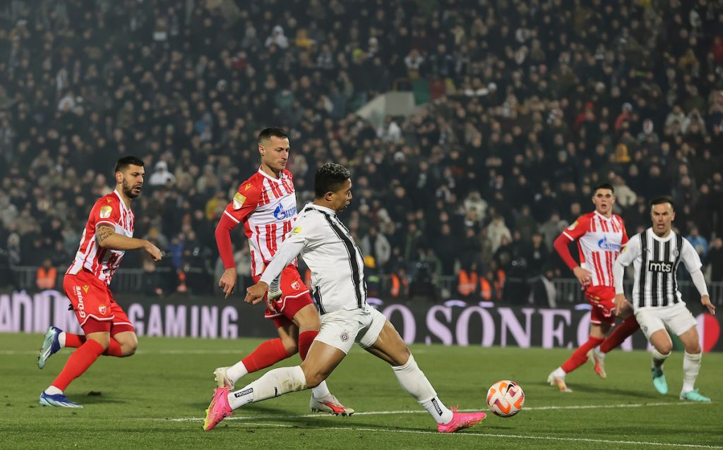 PARTIZAN JE JESENJI PRVAK Zvezda poražena u Humskoj – Natho i Saldanja heroji veoma sadržajnog 171. derbija (VIDEO)