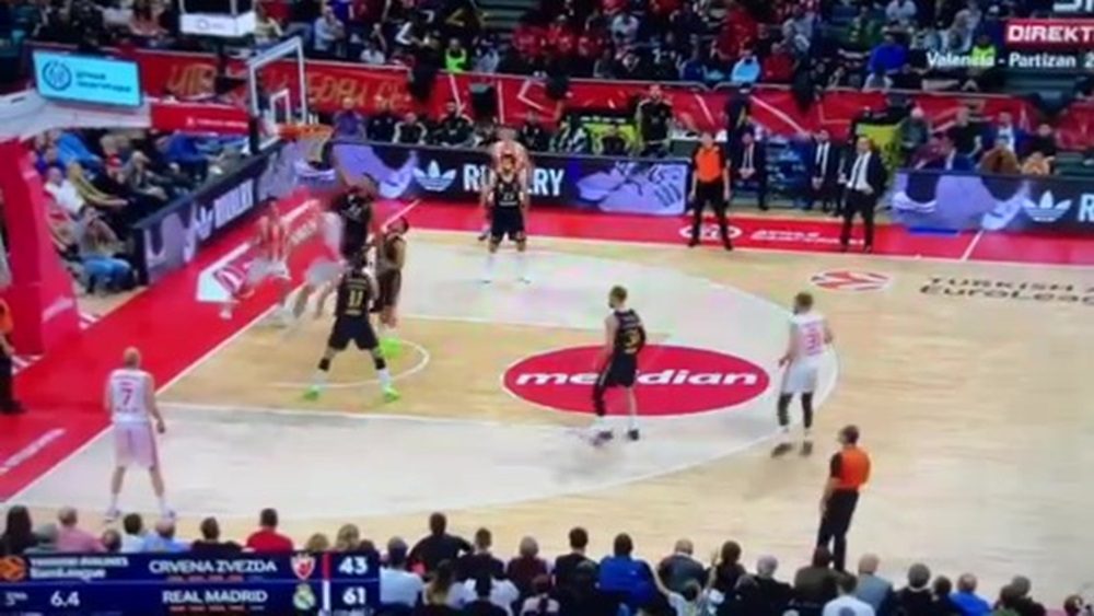 REAL DOMINIRA U ARENI Zvezda na „-16“ pred četvrtu četvrtinu (VIDEO)