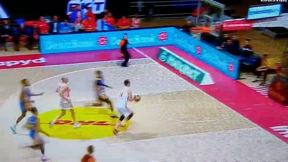 AUTORITATIVNO ZAKUCAVANJE SIMONOVIĆA Zvezda naplatila odlično odigranu odbranu (VIDEO)