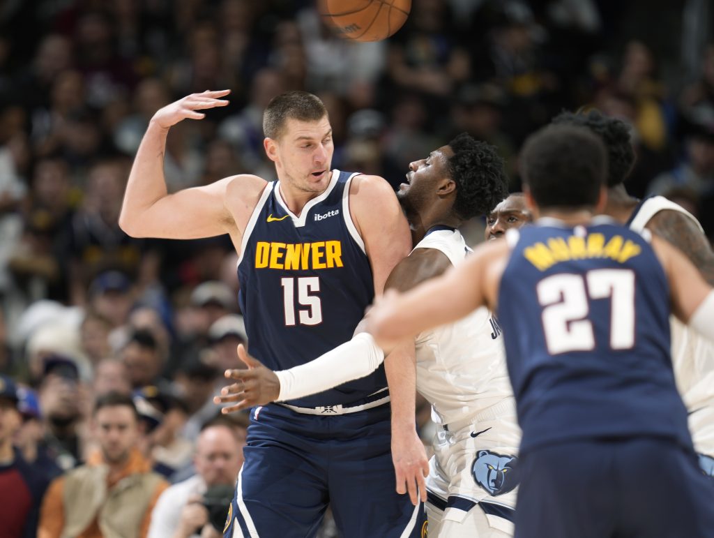 PONOVO UŠAO U ISTORIJU O Jokićevoj nadrealnoj partiji se priča u NBA ligi! Dominacija kakvu svet nije video pola veka! (VIDEO)
