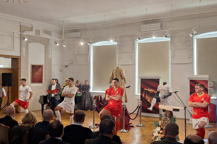 Napredak predstavio nove dresove sa motivima odežde kneza Lazara! Predsednik emotivnom recitacijom oduševio prisutne (FOTO/VIDEO)