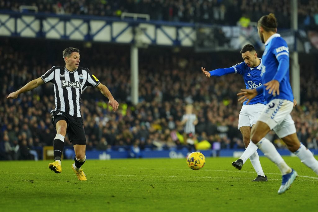 PREMIJER LIGA Everton blista posle kazne, srušio i „svrake“… Totenhem ipak nema šta da traži u borbi za tron