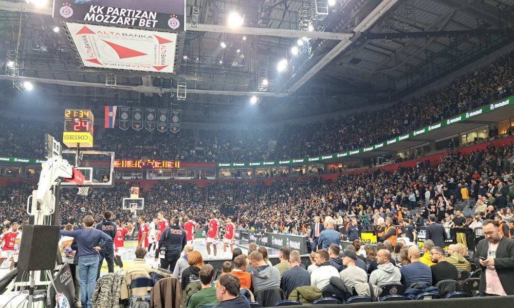 UVREDE ZA NESUĐENO POJAČANJE Mirotić nije došao u Beograd, ali su „grobari“ imali šta da mu poruče! (VIDEO)