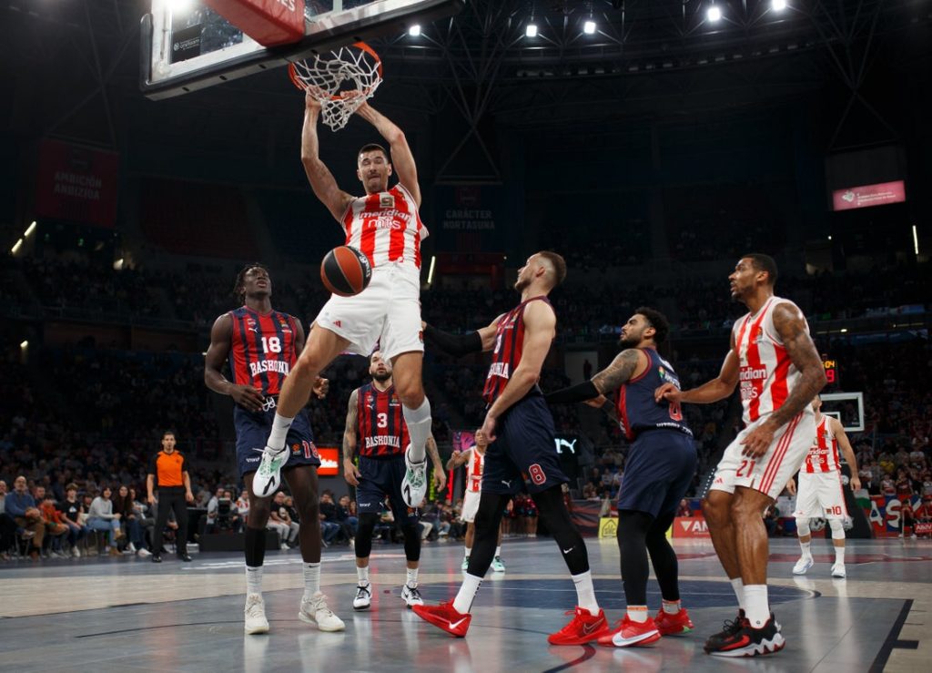 ZVEZDAŠI ZABRINUTI Poznato kakvo je stanje povrede Luke Mitrovića