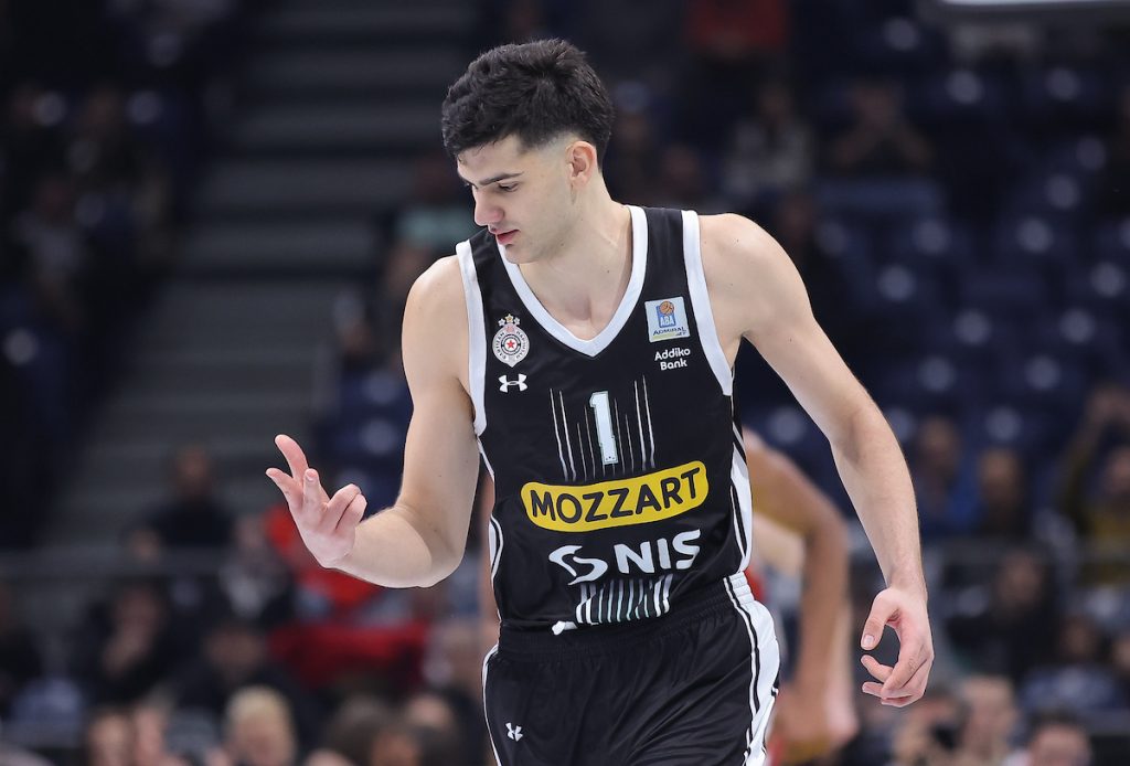 PARTIZAN SILAN U ŽELEZNIKU Crno-beli otišli na pauzu sa plus 34! FMP im dao 19 poena za poluvreme…. (VIDEO)